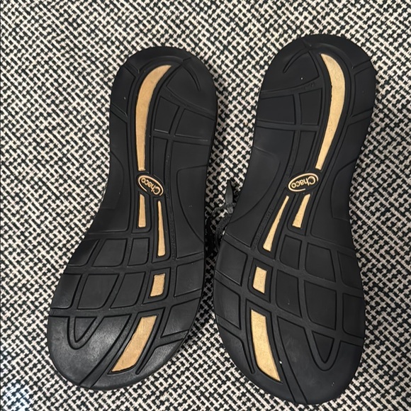 Chaco Black Sandals with Woven Straps for Outdoor Adventures - Picture 4 of 4